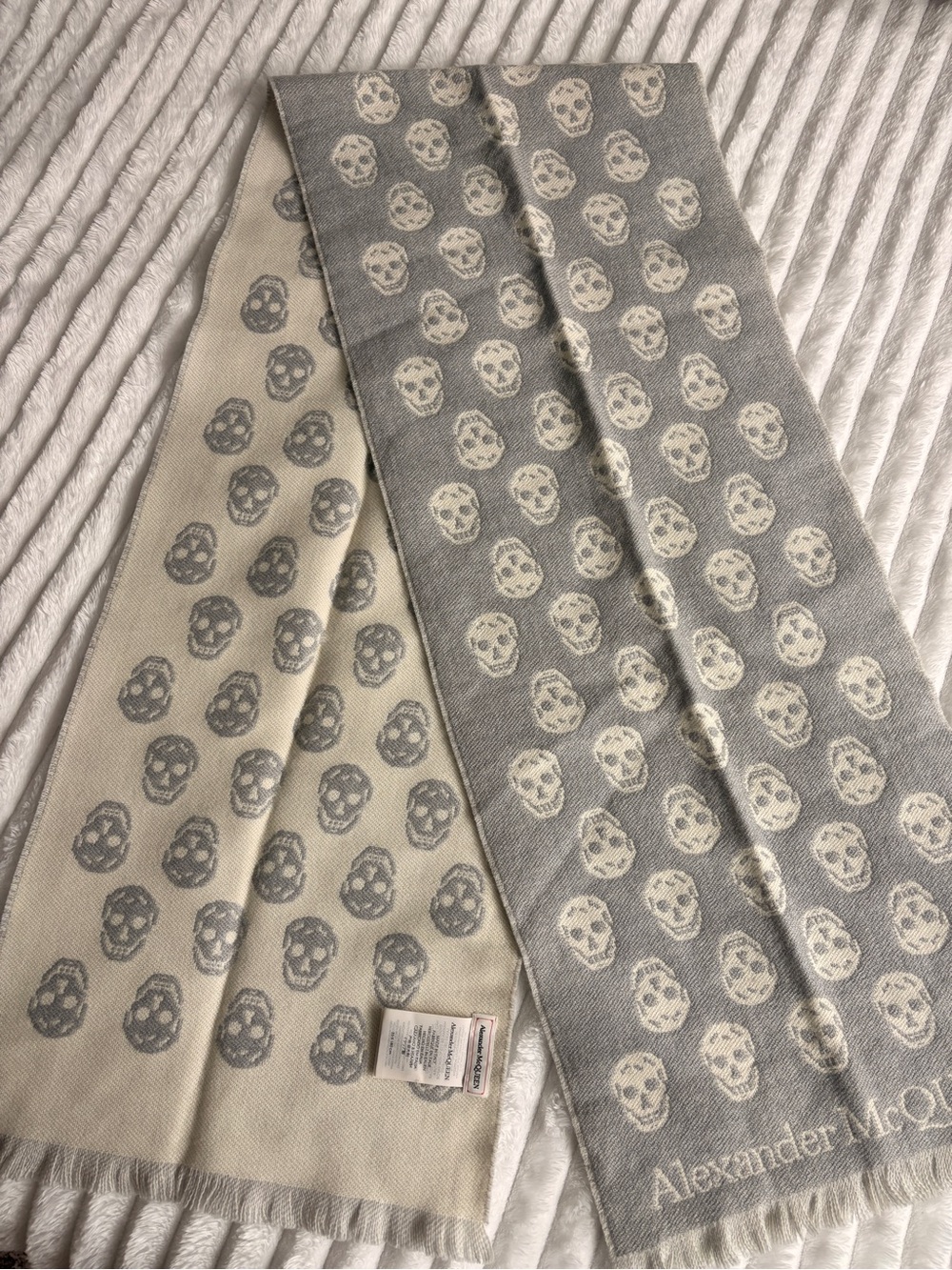 Authentic Alexander McQueen Cream & Light Gray Knit Skull Scarf